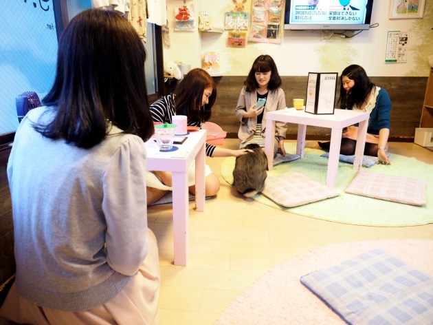 rabbit-pet-cafe-tokyo-japan-ra-a-g-f-03.jpg